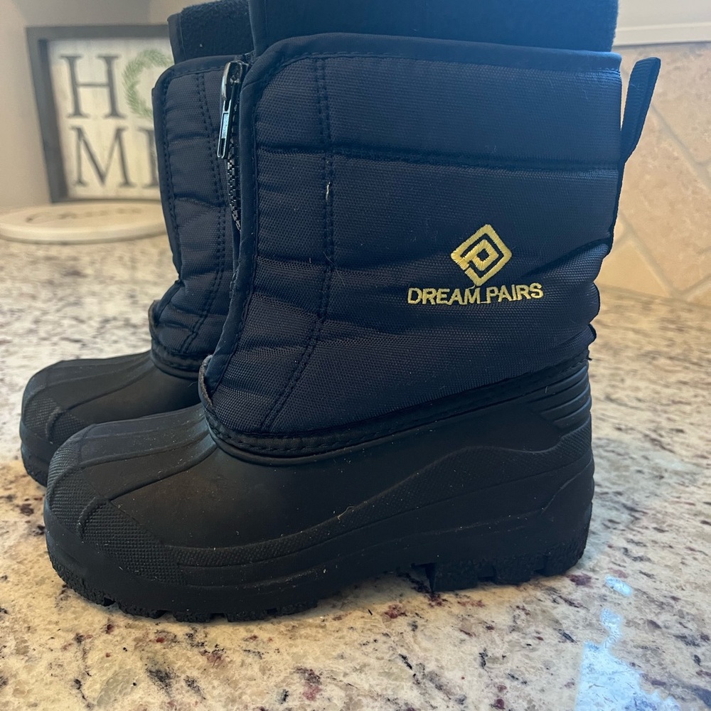 EUC Dream Pairs Black/Navy Winter Snow Boots Size 12 Kids
